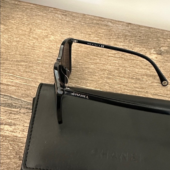 Chanel sunglasses 🕶️ polarized with case black style 5447a - Picture 7 of 9